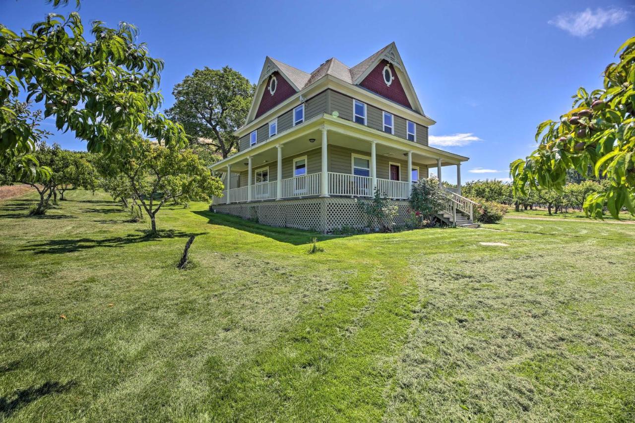 Storybook Glade Historical Homestead With Views! Hood River Kültér fotó